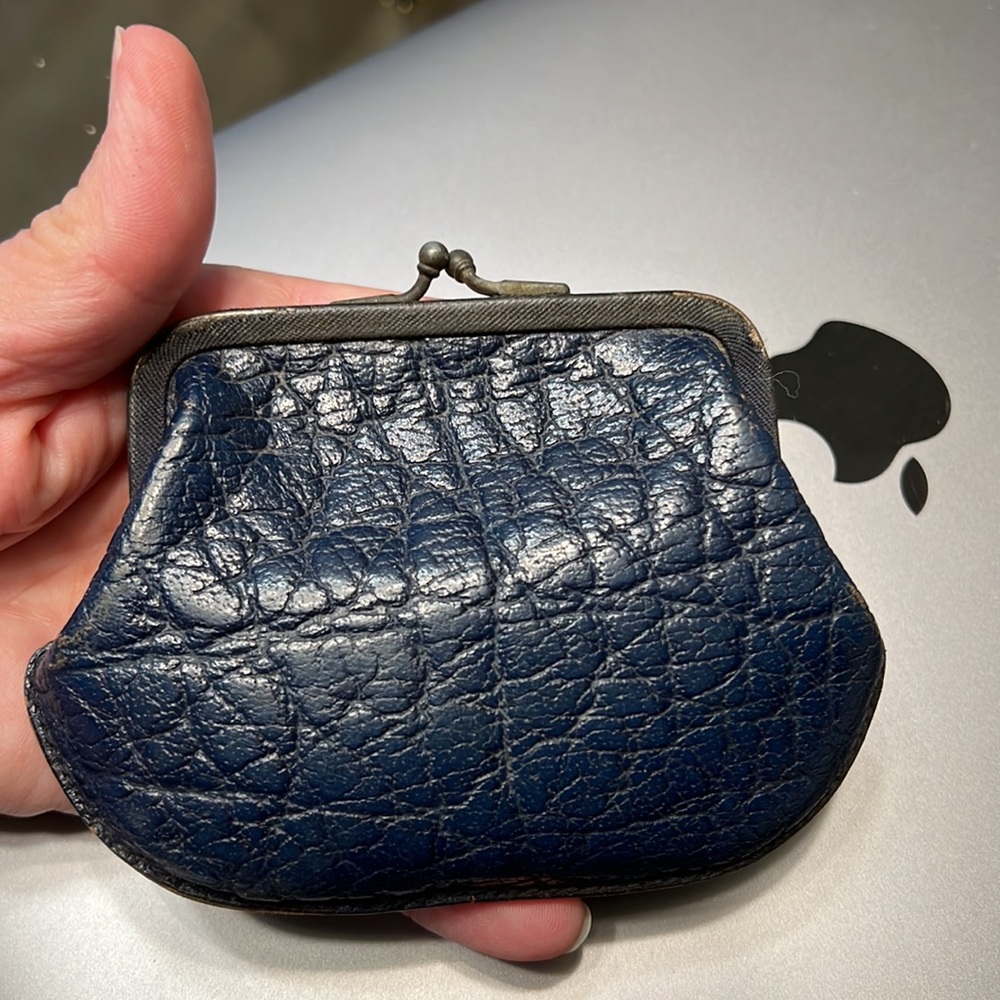 Vintage 1950s coin purse/Blue pig skin suede queen purse/money holder/cash purse